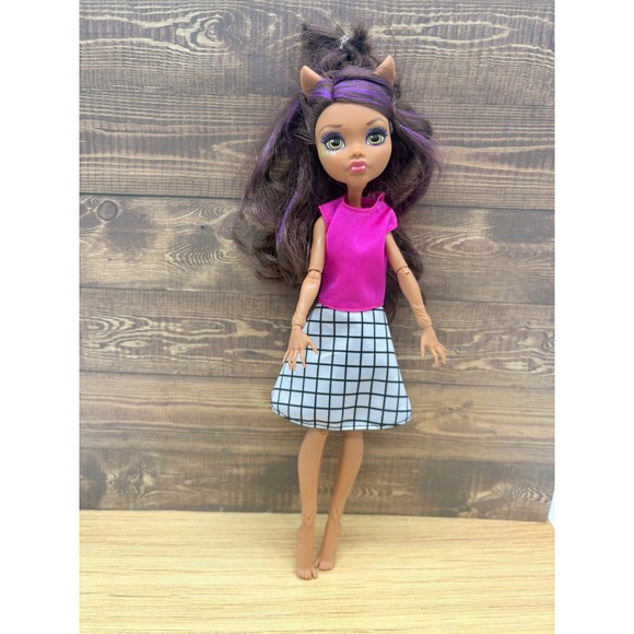 Monster High Doll Clawdeen Wolf Doll Pink Dress - Picture 2 of 10